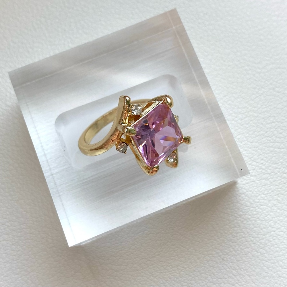 Elegant Pink and Gold Ring - Picture 2 of 3